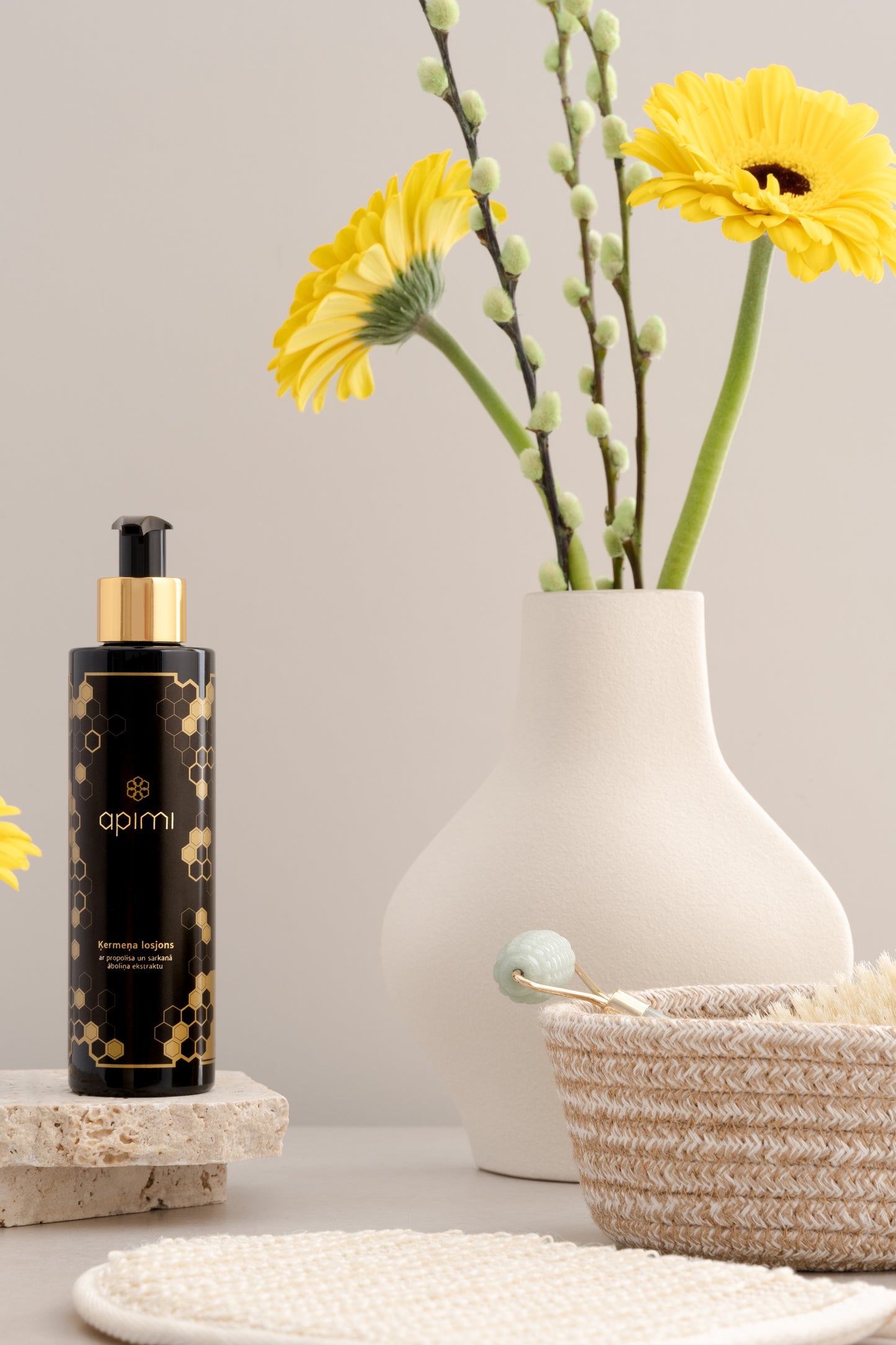 Apimi Body Lotion with Red Clover Extract-200Ml